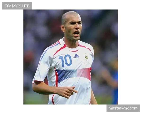 世界杯巨星故事：传奇球员的高光时刻与赛场影响力