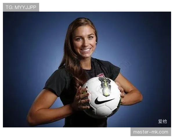 亚历克斯·摩根这生活也太离谱了吧 跑完球直接登私人岛做早餐瑜伽 我还在为月租发愁