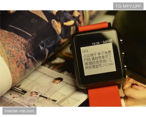 苏翊鸣下楼买煎饼，结账掏出一块能当手机的手表，收银妹子笑抽